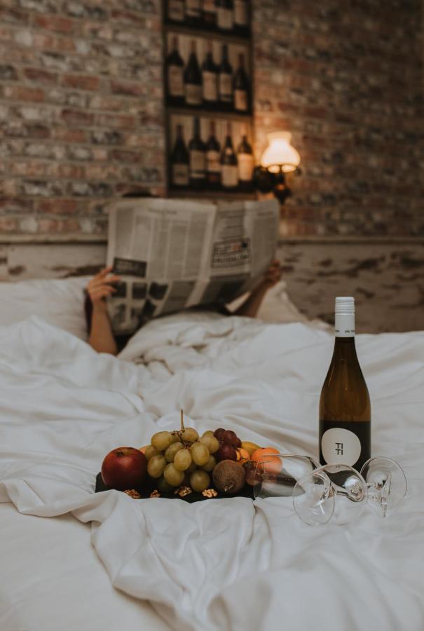 Zimmer mit Queensize-Bett und Gartenblick